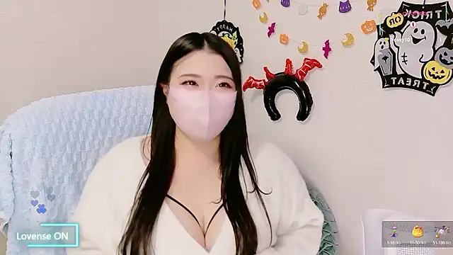 yukinko o  online show from 10/28/25, 02:16