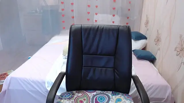 Snapshot of OlgaHottie chatting on 10/20/25, 11:27 OlgaHottie online show from 10/20/25, 11:27