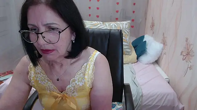 Snapshot of OlgaHottie chatting on 11/20/25, 11:22 OlgaHottie online show from 11/20/25, 11:22