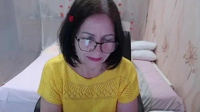 Snapshot of OlgaHottie chatting on 10/12/25, 11:06 OlgaHottie online show from 10/12/25, 11:06