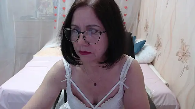 Snapshot of OlgaHottie chatting on 11/25/25, 10:43 OlgaHottie online show from 11/25/25, 10:43