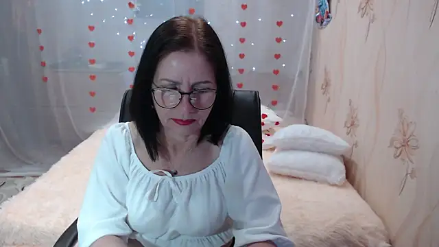 Snapshot of OlgaHottie chatting on 03/06/25, 09:14 OlgaHottie online show from 03/06/25, 09:14