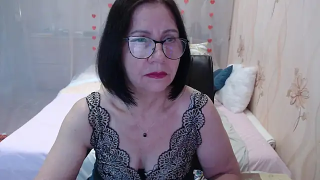 Snapshot of OlgaHottie chatting on 11/06/25, 11:09 OlgaHottie online show from 11/06/25, 11:09