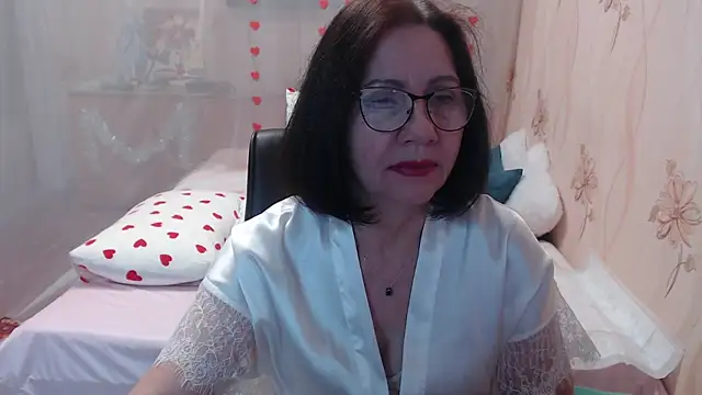 Snapshot of OlgaHottie chatting on 12/13/25, 11:44 OlgaHottie online show from 12/13/25, 11:44