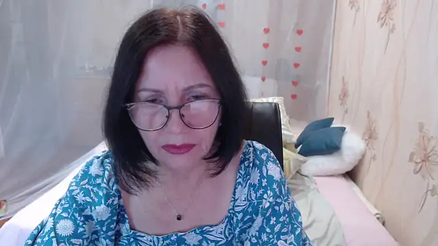 Snapshot of OlgaHottie chatting on 10/28/25, 11:36 OlgaHottie online show from 10/28/25, 11:36