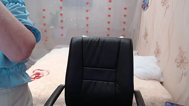 Snapshot of OlgaHottie chatting on 03/10/25, 09:01 OlgaHottie online show from 03/10/25, 09:01
