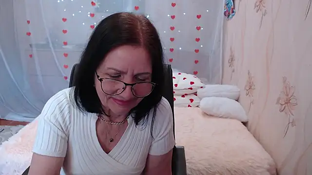 Snapshot of OlgaHottie chatting on 03/06/25, 02:09 OlgaHottie online show from 03/06/25, 02:09