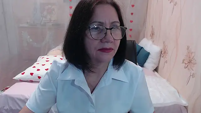 Snapshot of OlgaHottie chatting on 12/15/25, 11:10 OlgaHottie online show from 12/15/25, 11:10