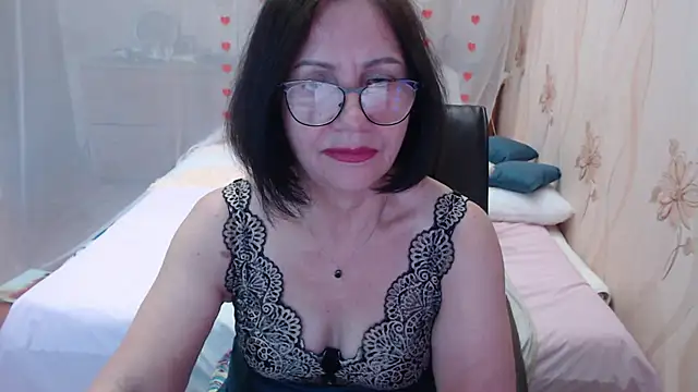 Snapshot of OlgaHottie chatting on 10/20/25, 12:02 OlgaHottie online show from 10/20/25, 12:02