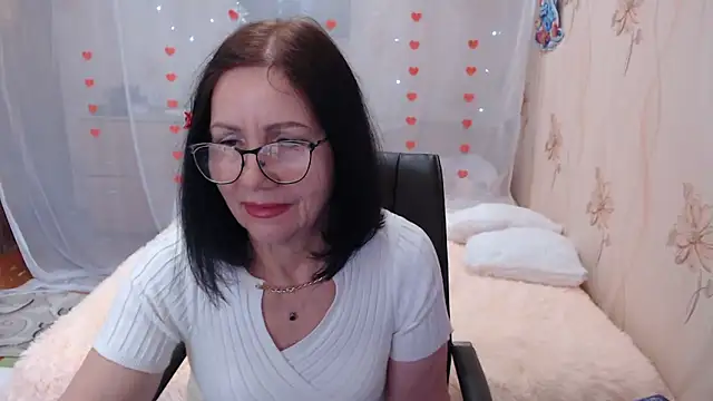 Snapshot of OlgaHottie chatting on 03/03/25, 11:35 OlgaHottie online show from 03/03/25, 11:35