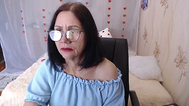 Snapshot of OlgaHottie chatting on 03/10/25, 05:33 OlgaHottie online show from 03/10/25, 05:33