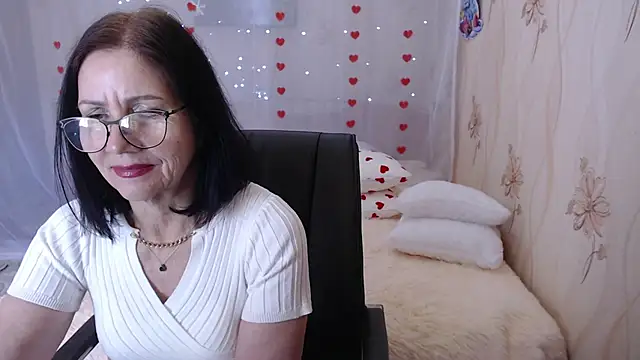 Snapshot of OlgaHottie chatting on 03/06/25, 05:14 OlgaHottie online show from 03/06/25, 05:14