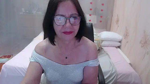 Snapshot of OlgaHottie chatting on 10/15/25, 11:24 OlgaHottie online show from 10/15/25, 11:24