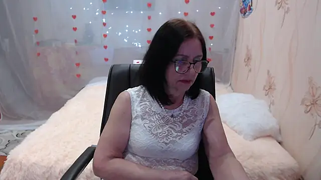 Snapshot of OlgaHottie chatting on 03/11/25, 08:52 OlgaHottie online show from 03/11/25, 08:52