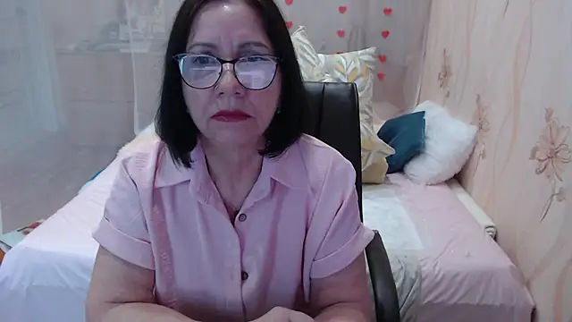 Snapshot of OlgaHottie chatting on 11/21/25, 12:20 OlgaHottie online show from 11/21/25, 12:20