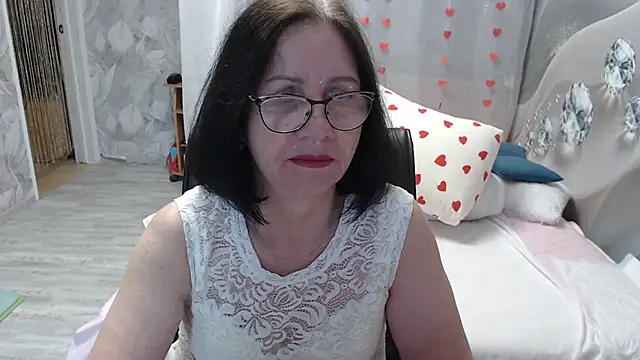 Snapshot of OlgaHottie chatting on 05/17/26, 11:38 OlgaHottie online show from 05/17/26, 11:38