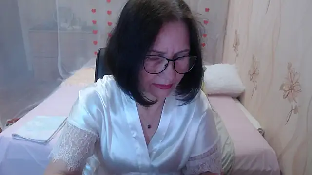 Snapshot of OlgaHottie chatting on 10/11/25, 11:17 OlgaHottie online show from 10/11/25, 11:17