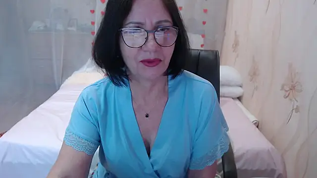 Snapshot of OlgaHottie chatting on 10/06/25, 11:27 OlgaHottie online show from 10/06/25, 11:27