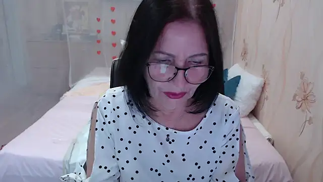 Snapshot of OlgaHottie chatting on 11/17/25, 11:09 OlgaHottie online show from 11/17/25, 11:09