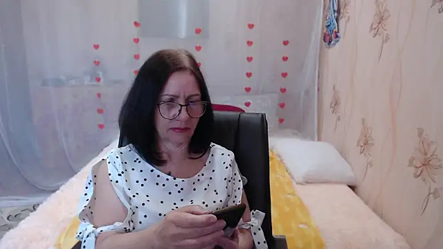 Snapshot of OlgaHottie chatting on 03/21/25, 11:12 OlgaHottie online show from 03/21/25, 11:12