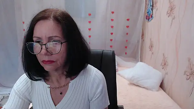 Snapshot of OlgaHottie chatting on 03/12/25, 11:44 OlgaHottie online show from 03/12/25, 11:44