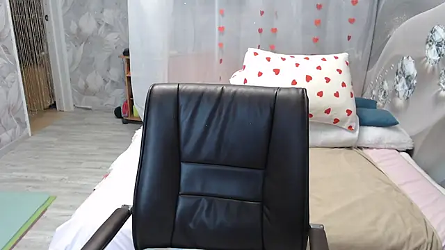 Snapshot of OlgaHottie chatting on 05/27/26, 01:57 OlgaHottie online show from 05/27/26, 01:57