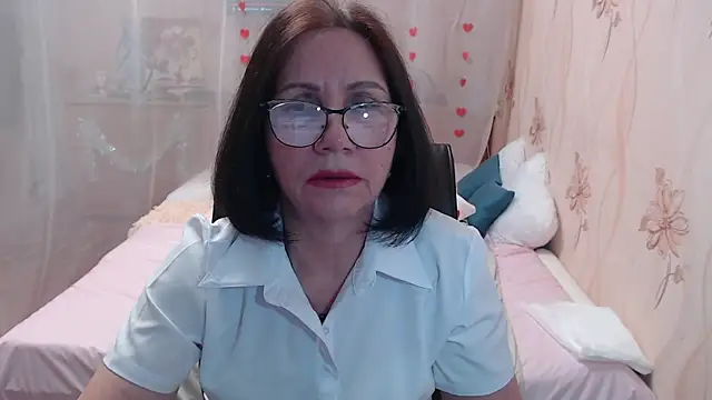 Snapshot of OlgaHottie chatting on 12/14/25, 01:39 OlgaHottie online show from 12/14/25, 01:39