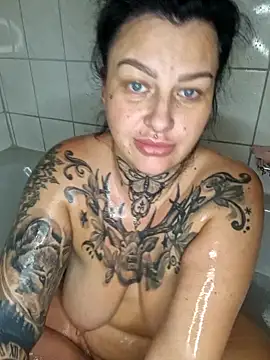 Snapshot of Anna_Adrian_tatto chatting on 12/08/24, 05:11 Anna Adrian tatto online show from 12/08/24, 05:11