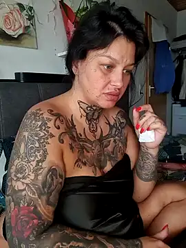 Snapshot of Anna_Adrian_tatto chatting on 12/17/24, 11:17 Anna Adrian tatto online show from 12/17/24, 11:17