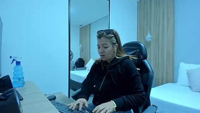 alma fenix online show from 01/15/26, 12:30