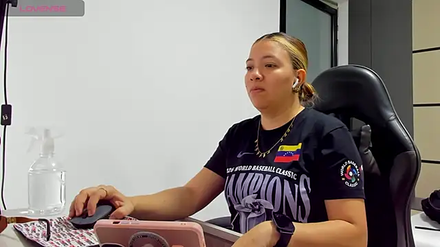 alma fenix online show from 03/21/26, 12:31