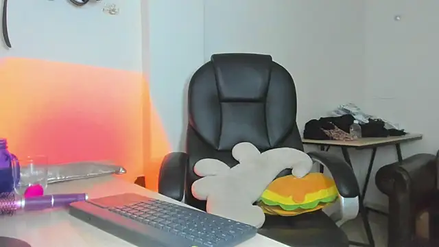 alma fenix online show from 04/03/26, 02:40