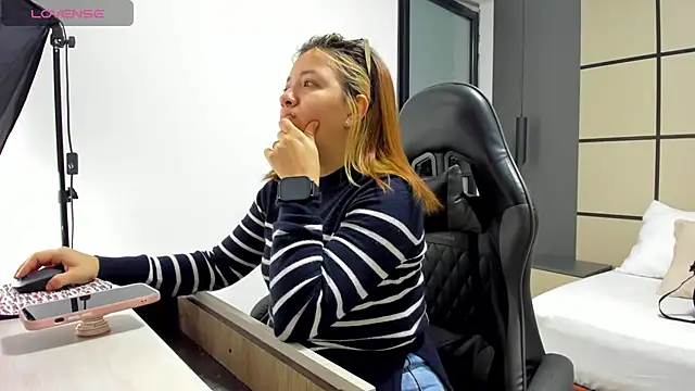 alma fenix online show from 03/24/26, 12:38