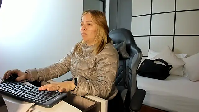 alma fenix online show from 02/03/26, 12:21