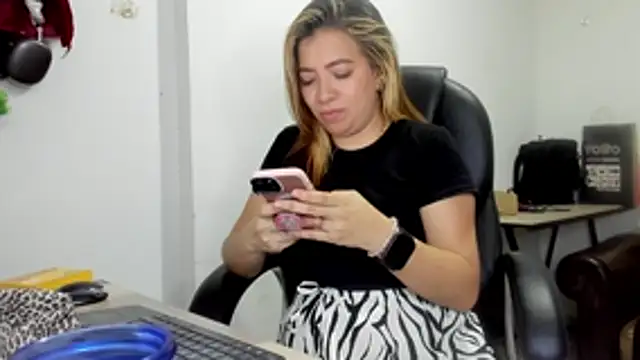 alma fenix online show from 04/15/26, 07:47