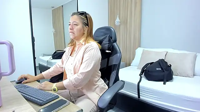 alma fenix online show from 01/14/26, 12:09