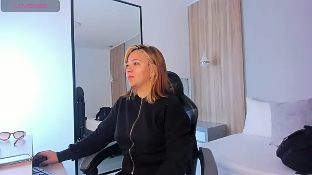 alma fenix online show from 12/05/25, 12:37