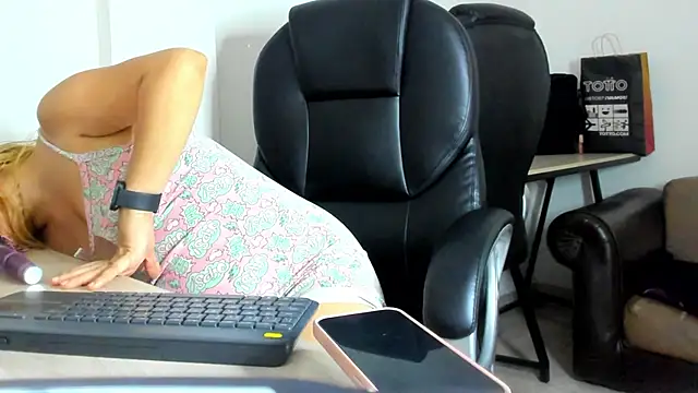 alma fenix online show from 04/10/26, 04:25