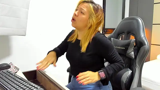 alma fenix online show from 03/12/26, 12:42