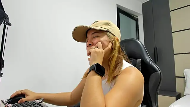 alma fenix online show from 02/24/26, 12:39