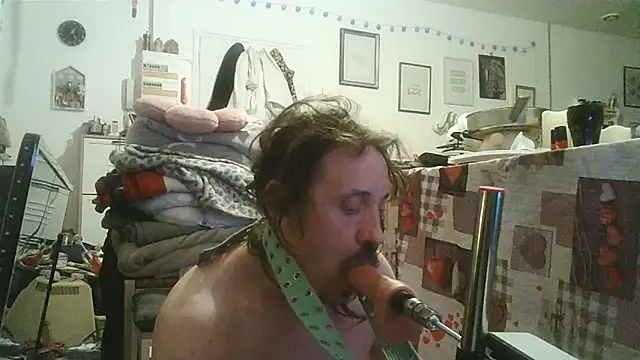 cyril020202 online show from 11/02/25, 11:32