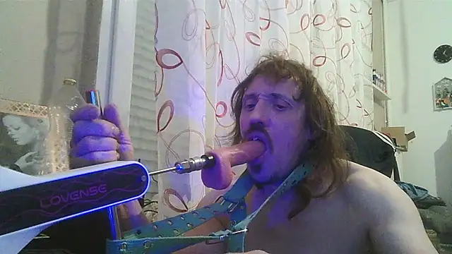 cyril020202 online show from 12/05/25, 12:15