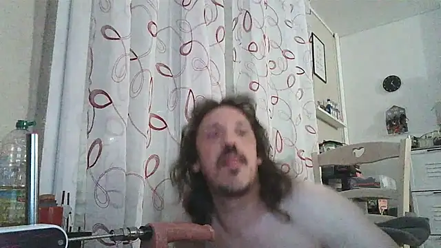 Snapshot of cyril020202 chatting on 05/19/26, 06:20 cyril020202 online show from 05/19/26, 06:20