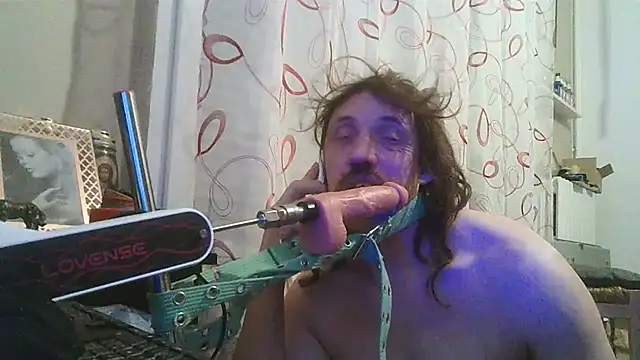 cyril020202 online show from 12/02/25, 10:28