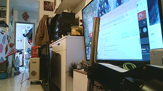 cyril020202 online show from 10/03/25, 08:27