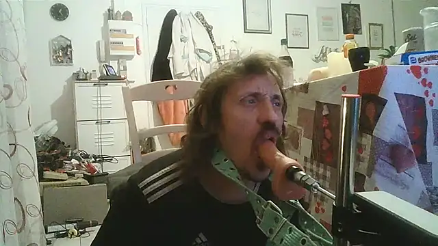 cyril020202 online show from 11/10/25, 05:29