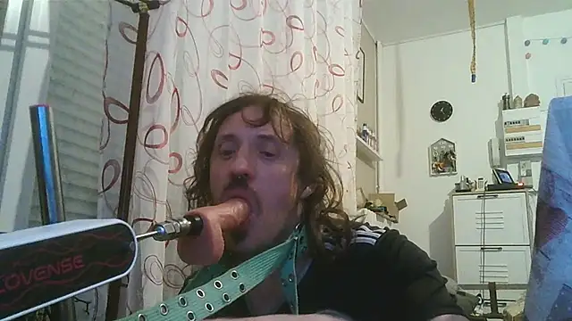 cyril020202 online show from 11/19/25, 08:25