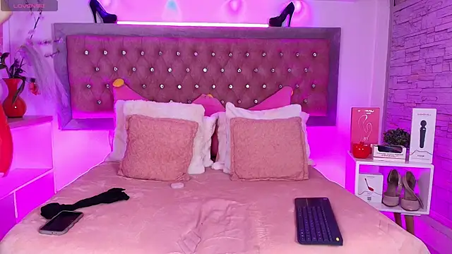 EmmaWilder online show from 10/28/25, 09:47