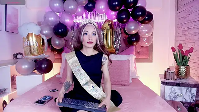 EmmaWilder online show from 11/03/25, 07:17