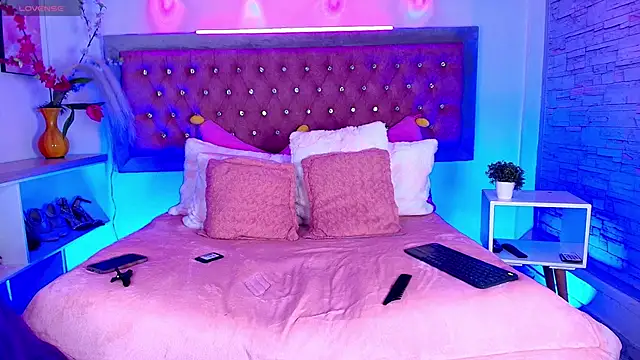 EmmaWilder online show from 10/21/25, 09:47